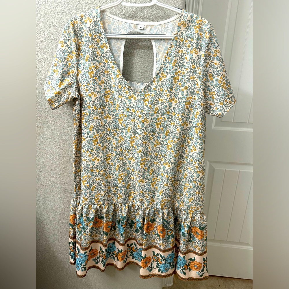 Light summer dress size medium like new!